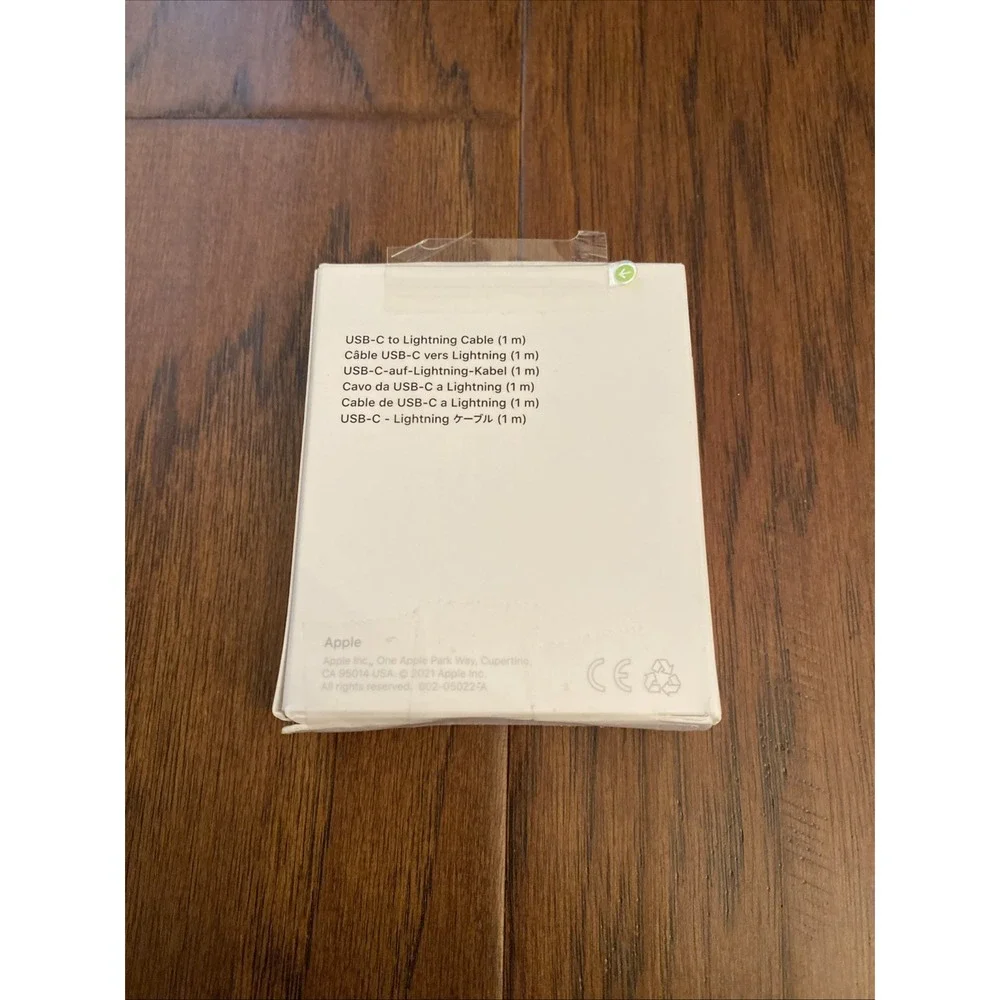 Apple MM0A3AM/A 1m USB-C to Lightning Cable White‎ Open Box